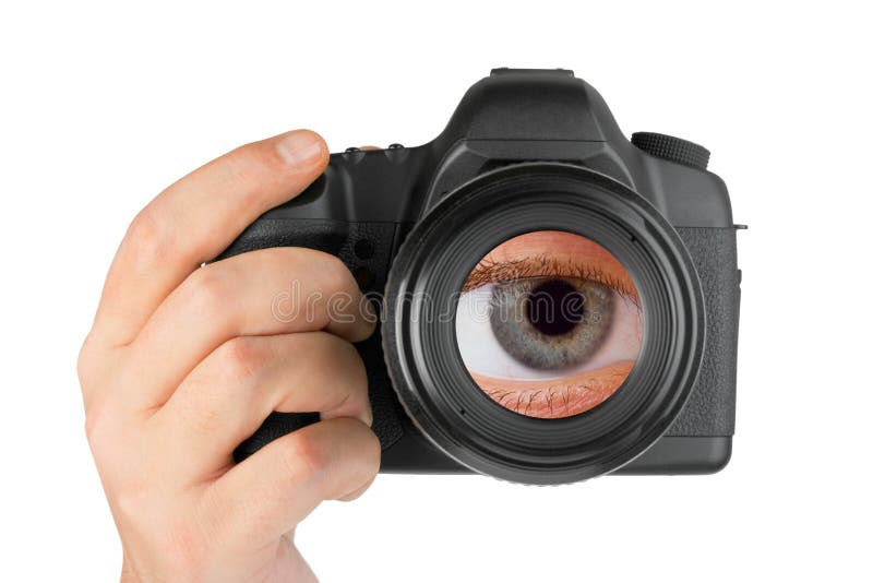 Fotokamera in der Hand und Auge in der Linse lizenzfreies stockbild Fotokamera in der Hand und Auge in der Linse lizenzfreies stockbild