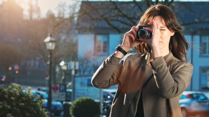 Fotógrafo de sexo femenino joven