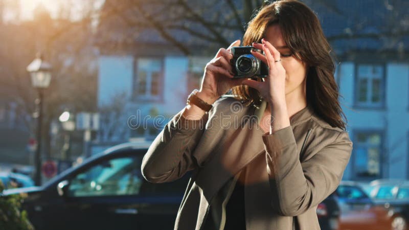 Fotógrafo de sexo femenino joven