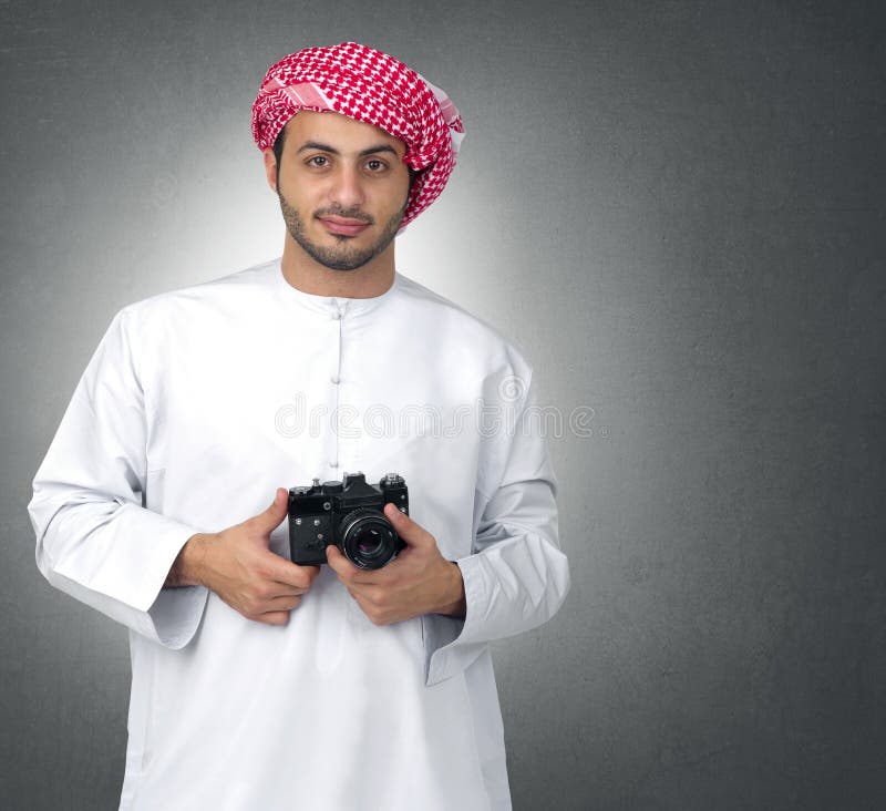 Fotógrafo árabe com sua came imagem de stock Fotógrafo árabe com sua came imagem de stock