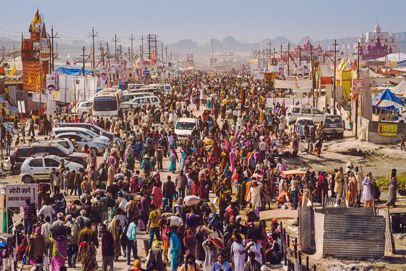 Foule chez Kumbh Mela Festival dans Allahabad, Inde photos stock Foule chez Kumbh Mela Festival dans Allahabad, Inde photos stock