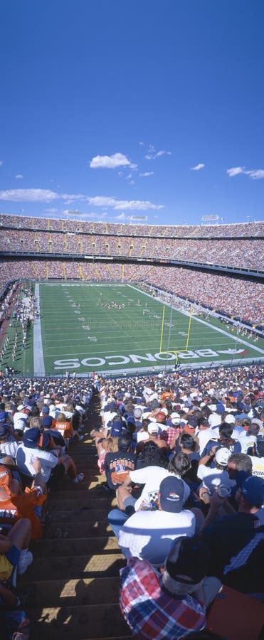 Foule de Sell-out au stade de haut de mille, mémoires vives de Broncos v RAM, Denver, le Colorado