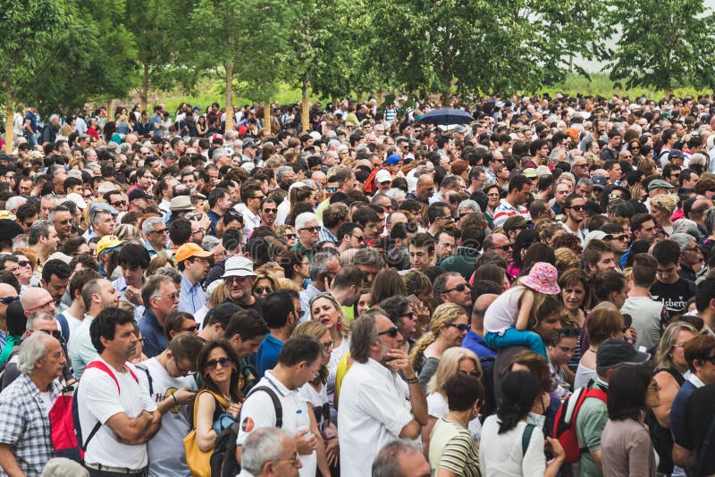 Foule à l'expo 2015 à Milan, Italie photographie stock libre de droits Foule à l'expo 2015 à Milan, Italie photographie stock libre de droits