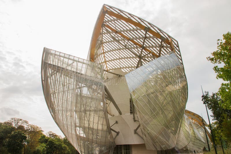 Louis Vuitton Foundation editorial image. Image of curve - 47248445