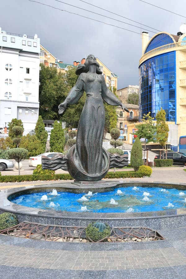 Fountain-depicting a woman standing on the edge of the bowl with arms apart royalty free stock image Fountain-depicting a woman standing on the edge of the bowl with arms apart royalty free stock image