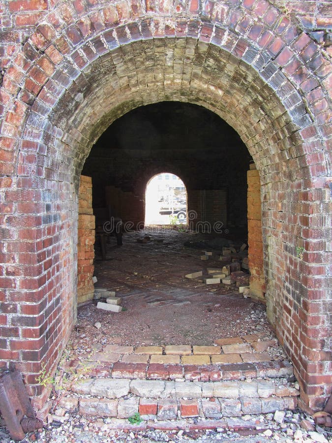 Four historique à dôme de ruche de brique à l'intérieur et portes Decatur Alabama