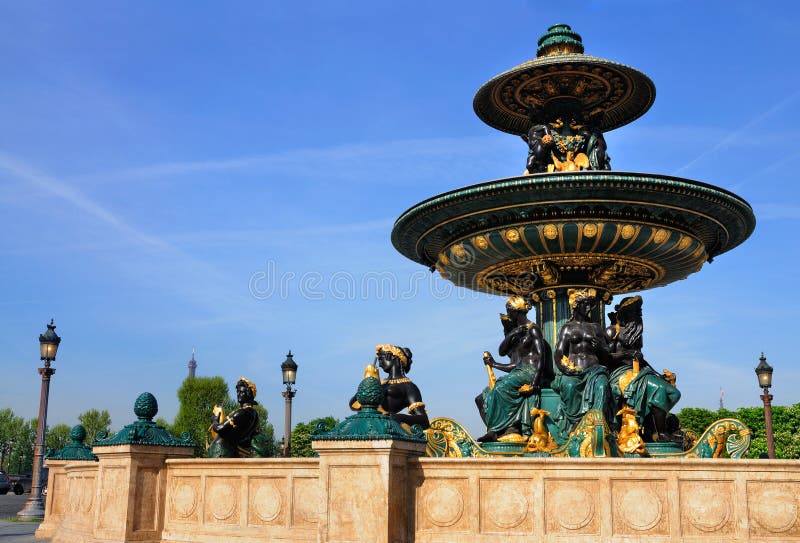 Foutain su Place de la Concorde, Parigi, Francia fotografie stock Foutain su Place de la Concorde, Parigi, Francia fotografie stock