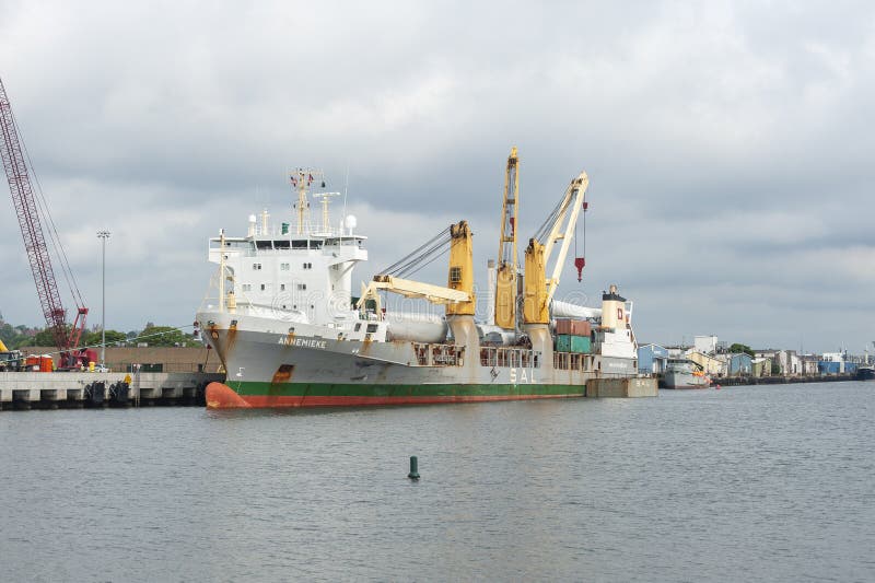 Frachter Annemieke angekoppelt bei Marine Commerce Terminal in New-Bedford lizenzfreie stockfotos Frachter Annemieke angekoppelt bei Marine Commerce Terminal in New-Bedford lizenzfreie stockfotos