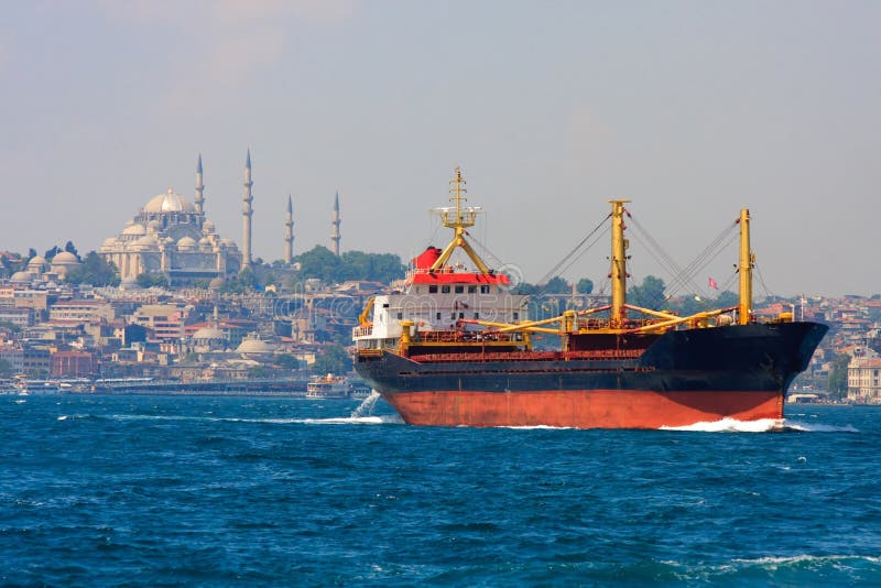 Frachter in Istanbul