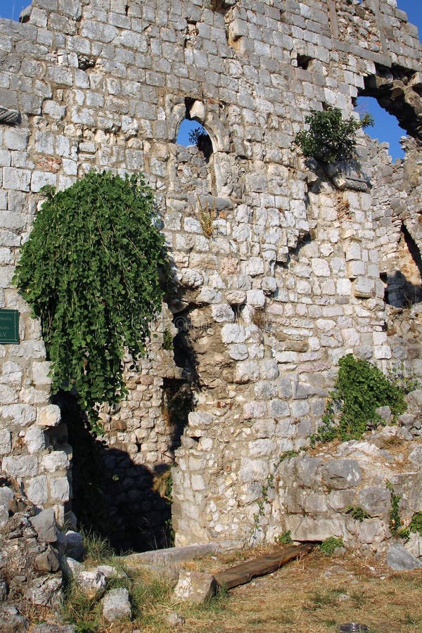Fragment du mur de la vieille forteresse turque dans la ville de la barre, Monténégro photos libres de droits Fragment du mur de la vieille forteresse turque dans la ville de la barre, Monténégro photos libres de droits