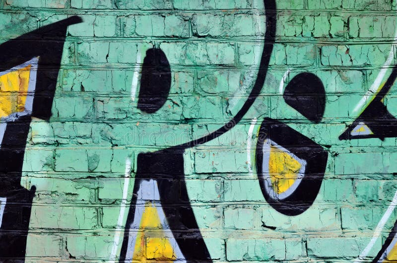 Fragment einer alten Wand mit bunter Graffitimalerei. Schöne Straßenkunstgraffiti Abstrakte Farbkreative Zeichnungs-Modefarben auf den Wänden der Stadt Städtische zeitgenössische Kultur Titelfarbe auf Wänden Kulturjugendprotest
