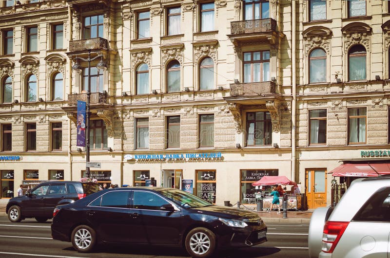 Fragmento de un edificio histórico hermoso en St Petersburg foto de archivo Fragmento de un edificio histórico hermoso en St Petersburg foto de archivo