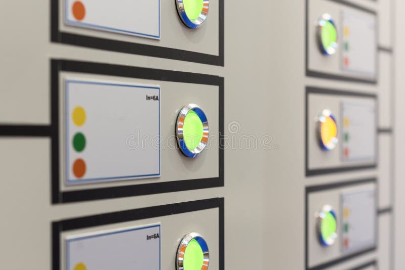 Fragmento de un panel de control eléctrico fotografía de archivo libre de regalías Fragmento de un panel de control eléctrico fotografía de archivo libre de regalías