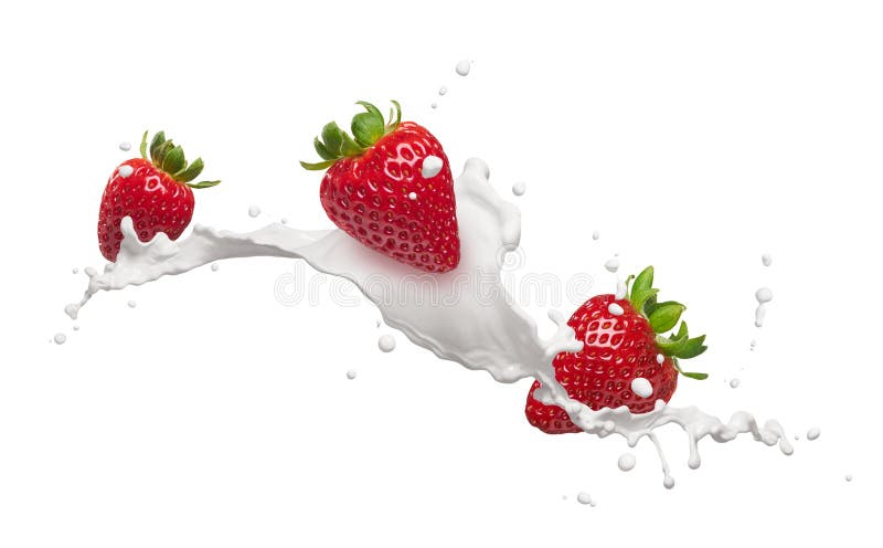 Fragole con schizzi di latte fotografie stock libere da diritti