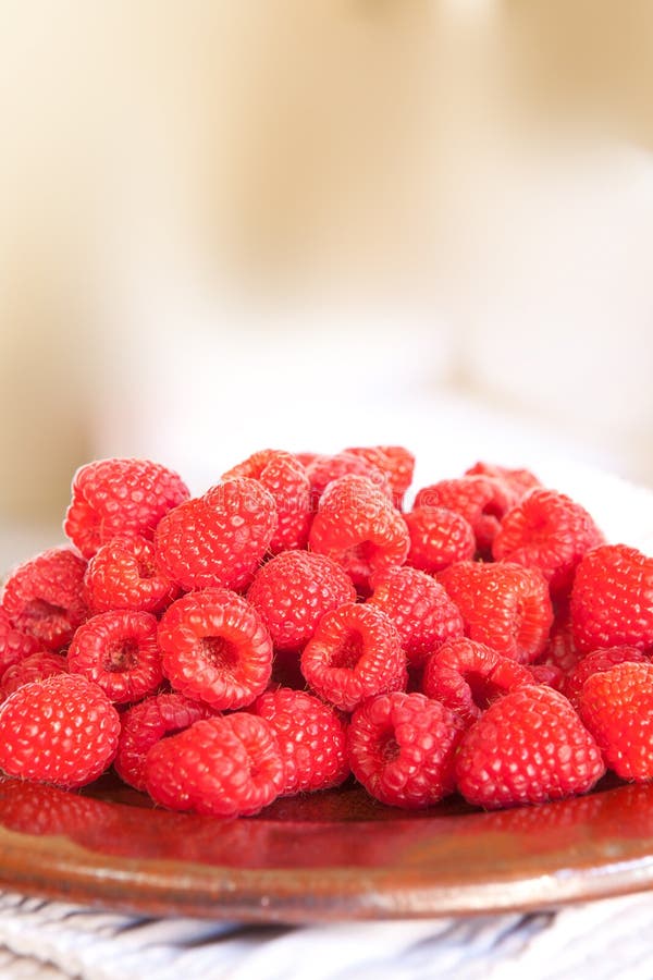 Download Framboises photo stock. Image du heap, portion, rouge - 45365068