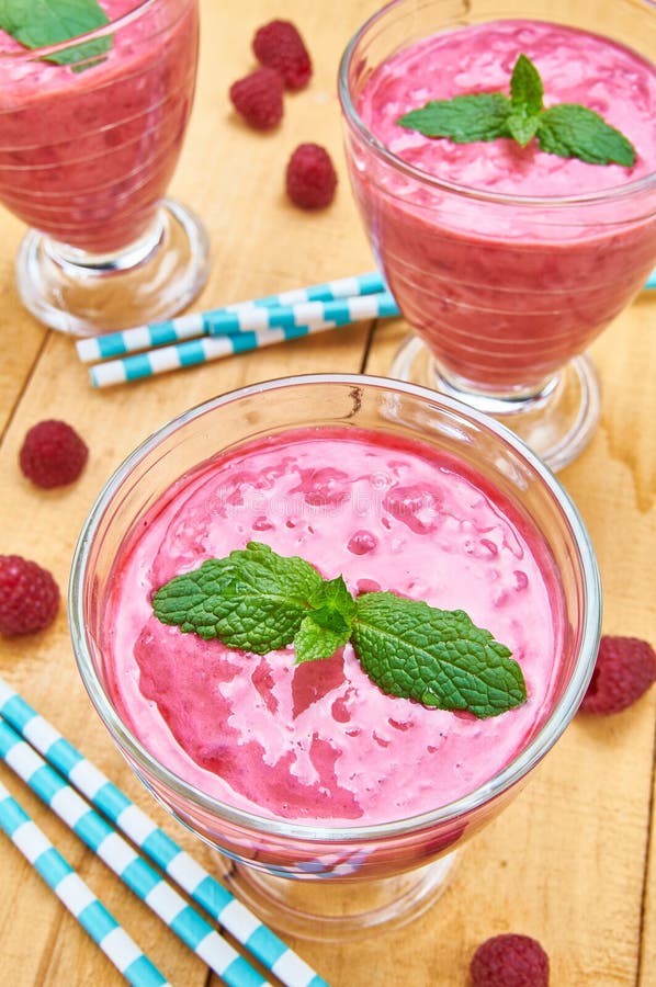 Framboos smoothies stock afbeelding Framboos smoothies stock afbeelding