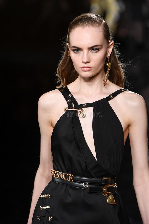 Fran Summers Walks the Runway at the Versace Show at Milan Fashion Week ...