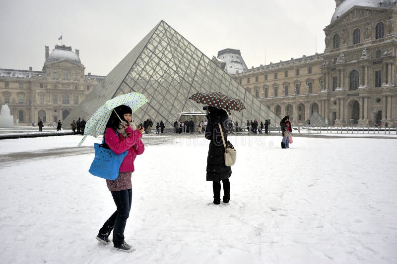 france l Paris ostrosłupa śniegu burzy zima obrazy stock france l Paris ostrosłupa śniegu burzy zima obrazy stock