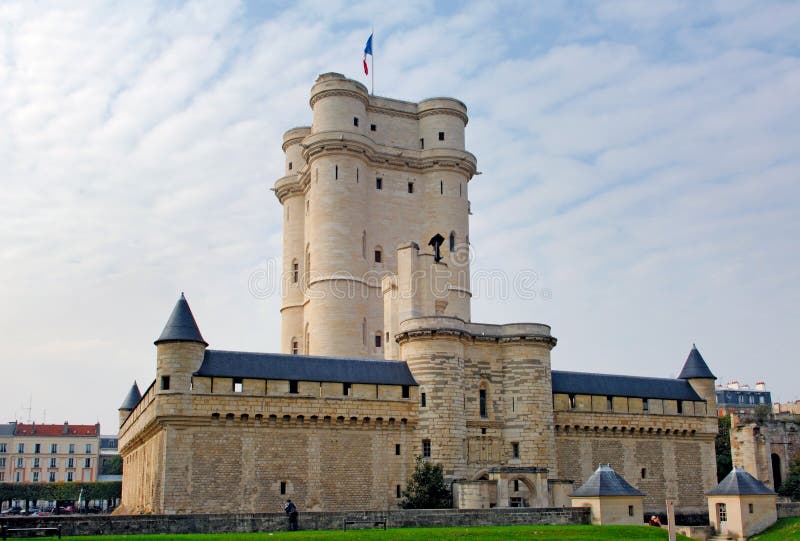 Francie, Paříž: Památky Paříže, modré nebe a Chateau de Vincennes