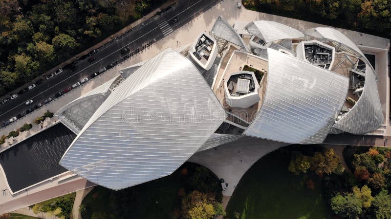 Louis Vuitton Foundation editorial image. Image of cityscape - 45960955