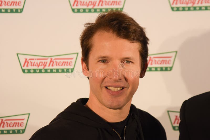 Francfort, Alemania 23 de octubre de 2017 Cantante-compositor británico James Blunt * 1974 abre la tienda de Krispy Kreme imagenes de archivo Francfort, Alemania 23 de octubre de 2017 Cantante-compositor británico James Blunt * 1974 abre la tienda de Krispy Kreme imagenes de archivo
