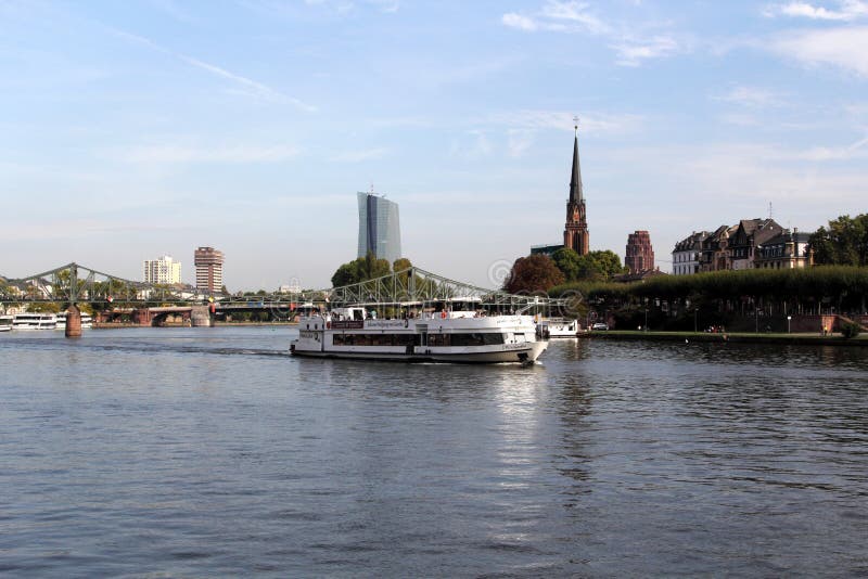 Francfort sur la canalisation, Hesse, Allemagne photographie stock libre de droits Francfort sur la canalisation, Hesse, Allemagne photographie stock libre de droits
