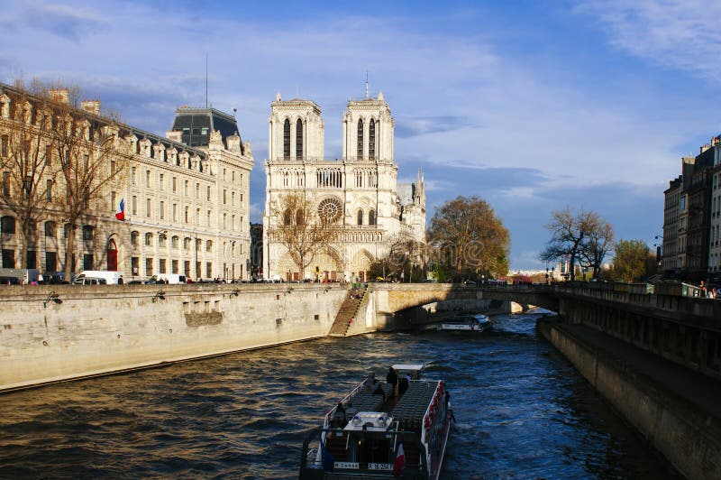 Francia Paris Rio Sena y Notre Dam