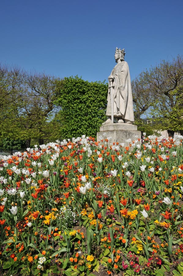 Francia, una estatua de Louis 9 en Poissy en Les los Yvelines imagen de archivo libre de regalías Francia, una estatua de Louis 9 en Poissy en Les los Yvelines imagen de archivo libre de regalías