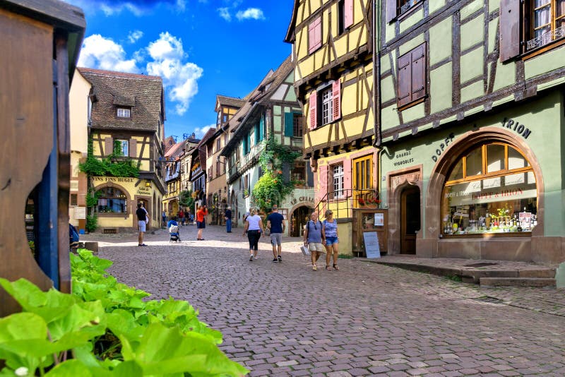 Francja riquewihr. 30 sierpnia 2018 r. zdjęcia stock