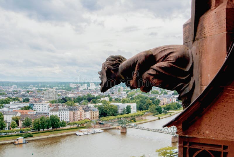FRANCOFORTE, GERMANIA - 4 GIUGNO 2017: Una vista al centesimo della città di Francoforte fotografie stock libere da diritti FRANCOFORTE, GERMANIA - 4 GIUGNO 2017: Una vista al centesimo della città di Francoforte fotografie stock libere da diritti
