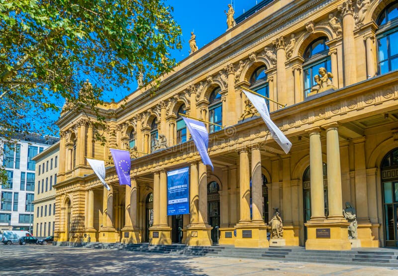 FRANKFURT, DUITSLAND, 18 AUGUSTUS 2018: Beursgebouw in Frankfurt, Duitsland royalty-vrije stock afbeeldingen
