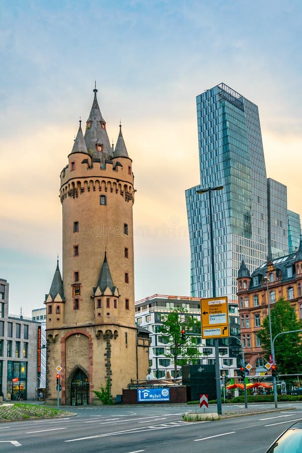 Frankfurt duitsland op 18 augustus 2017 : visie op de eschenheimer gate in frankfurt duitsland royalty-vrije stock foto