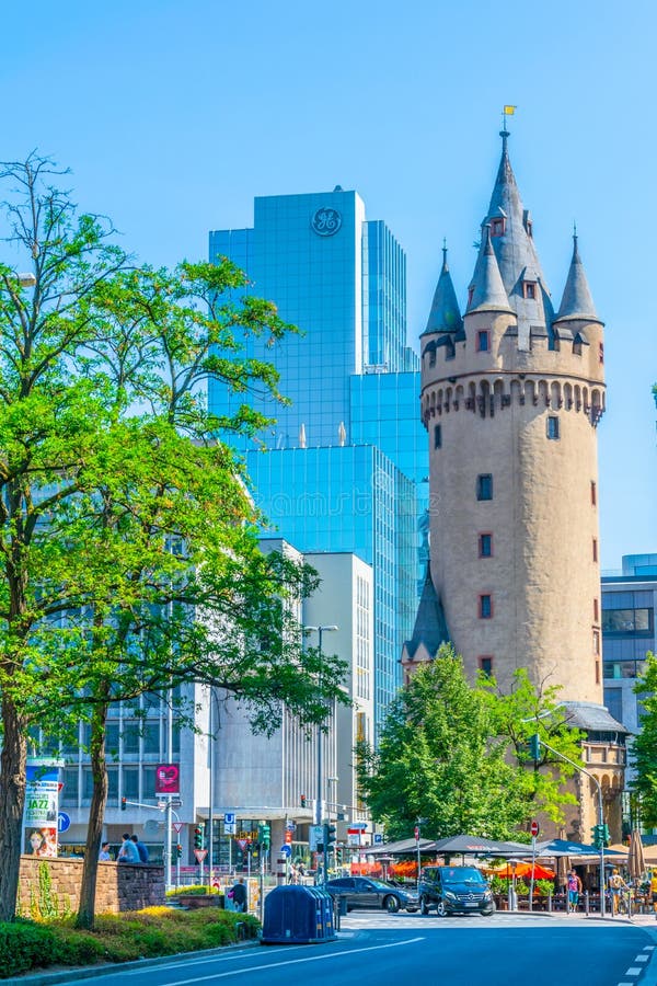 Frankfurt duitsland op 18 augustus 2018 : visie op de eschenheimer gate in frankfurt duitsland stock afbeeldingen