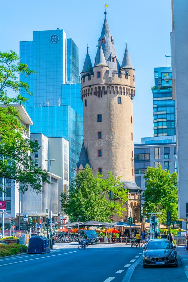 FRANKFURT, DUITSLAND, 18 AUGUSTUS 2018: Uitzicht op de Eschenheimerpoort in Frankfurt, Duitsland royalty-vrije stock fotografie