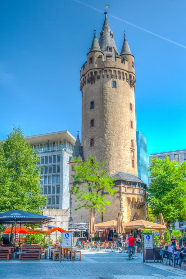 FRANKFURT, DUITSLAND, 18 AUGUSTUS 2018: Uitzicht op de Eschenheimerpoort in Frankfurt, Duitsland royalty-vrije stock fotografie