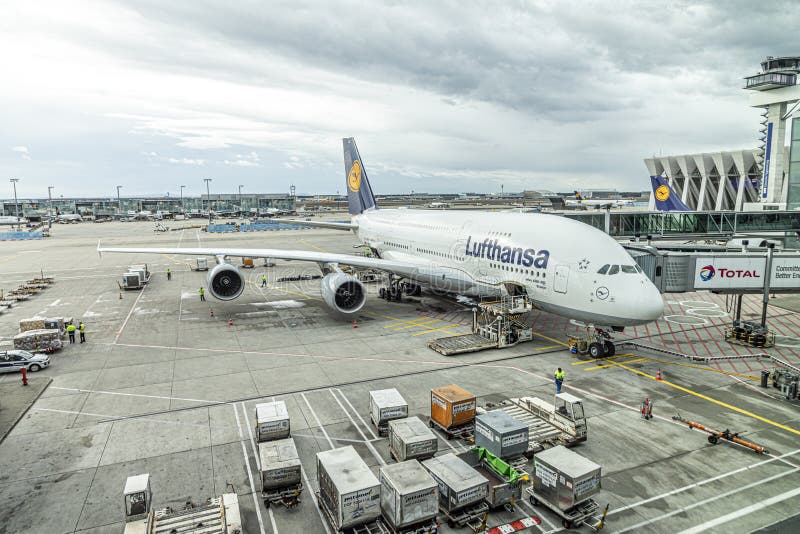 AK Lufthansa Flugzeug Airbus A380 Front Lufthansa Technik Frankfurt