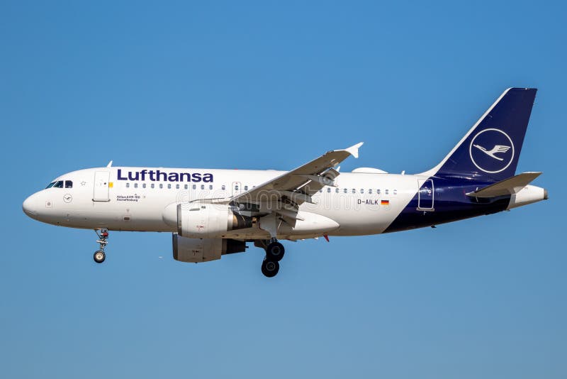 Lufthansa Airbus A319 passenger plane