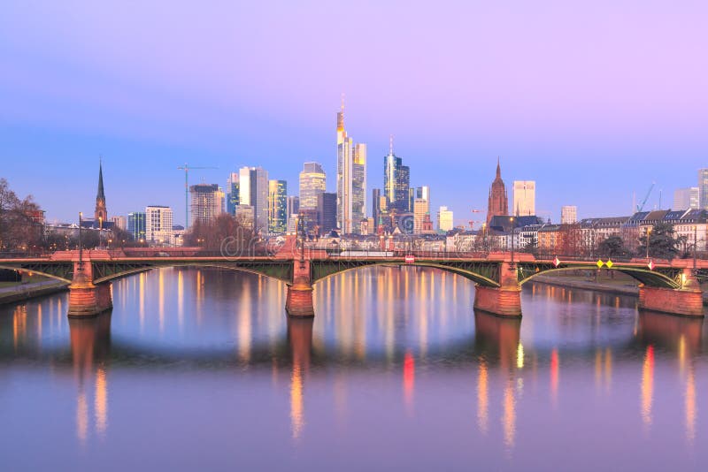 Frankfurt Am Main Bei Sonnenaufgang, Deutschland Stockfoto Bild von