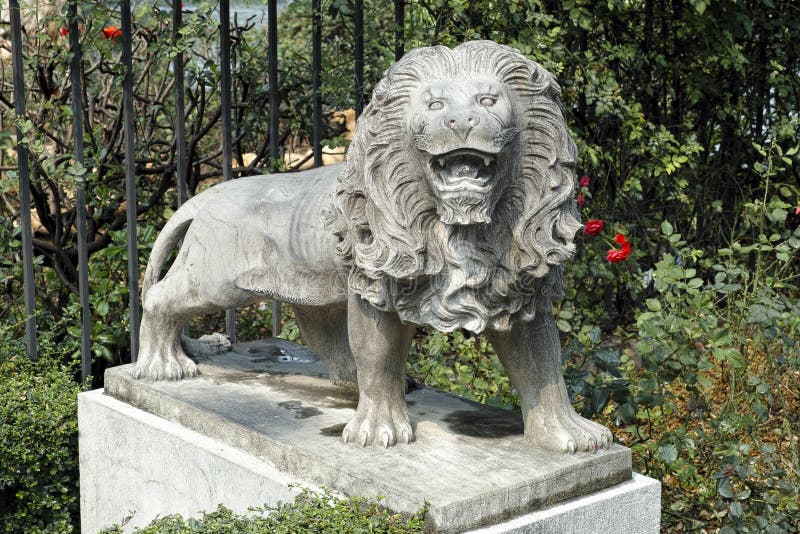 Frankfurt Stone Lion sculpture