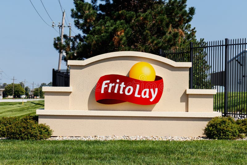 Frankfurterkorv - Circa Augusti 2018: Frito-lekmanna- mellanmålmatväxt Frito-lekmanna- är ett dotterbolag av PepsiCo som tillverk arkivfoton Frankfurterkorv - Circa Augusti 2018: Frito-lekmanna- mellanmålmatväxt Frito-lekmanna- är ett dotterbolag av PepsiCo som tillverk arkivfoton