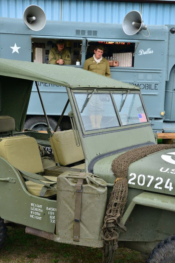 Automatisering Geladen Purper Frankrijk, Oude Militaire Uitrusting Van De Tweede Wereldoorlog  Redactionele Stock Foto - Image of openlucht, vrachtwagen: 67103943