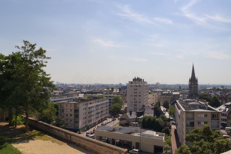 Frankrike Caen stadssikt av slotten royaltyfri bild Frankrike Caen stadssikt av slotten royaltyfri bild