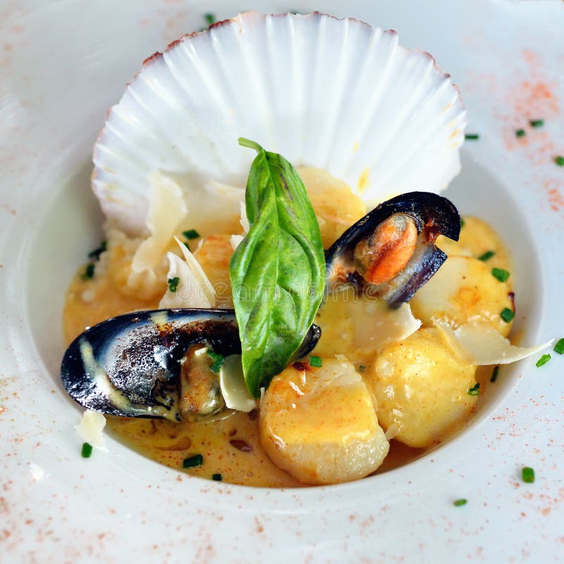 Frans Keukenconcept Minicake Kish Van Pompoen En Geitkaas Met Filodeeg