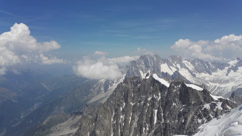 Fransk sida av den Mont Blanc massiven i fjällängarna, Haute-Savoie, Frankrike, Europa royaltyfri foto Fransk sida av den Mont Blanc massiven i fjällängarna, Haute-Savoie, Frankrike, Europa royaltyfri foto