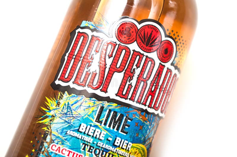 Garrafas De Cerveja De Desperados No Balde Com Gelo Esmagado