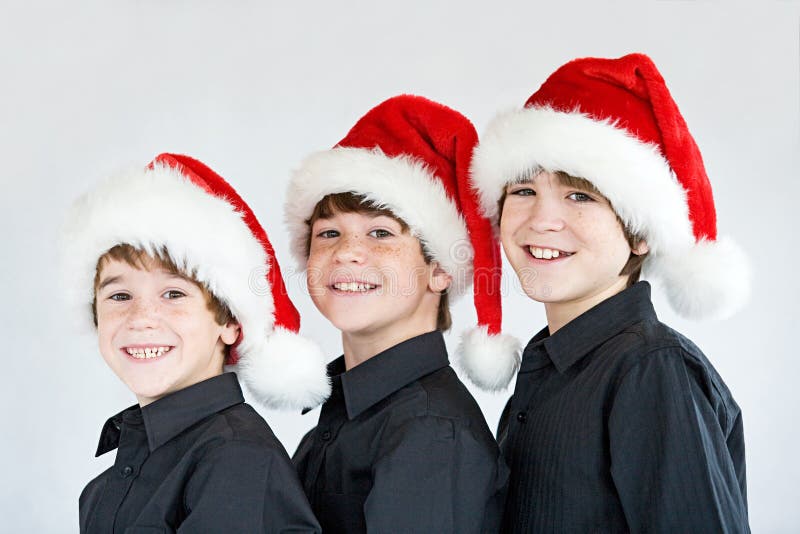Fratelli in cappelli di Natale fotografia stock libera da diritti Fratelli in cappelli di Natale fotografia stock libera da diritti