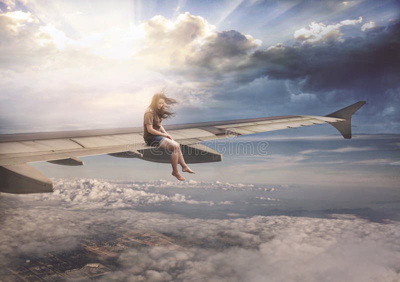 Frau auf Flugzeugflügel stockfoto Frau auf Flugzeugflügel stockfoto