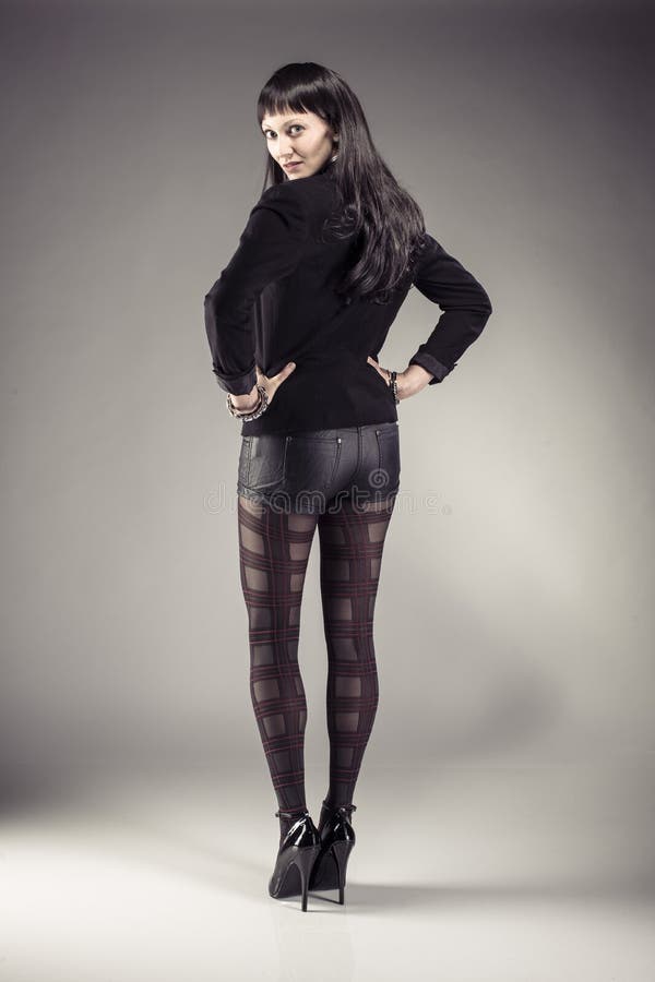 Frau In Den Hotpants, Die Zurück Sie Zeigen Stockbild Bild von zurück, zeigen 70208143