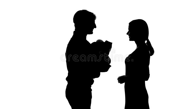 Frau, die dem glücklichen Vater, Surrogacyanordnung, Vereinbarung neugeborenes Baby gibt lizenzfreie abbildung Frau, die dem glücklichen Vater, Surrogacyanordnung, Vereinbarung neugeborenes Baby gibt lizenzfreie abbildung
