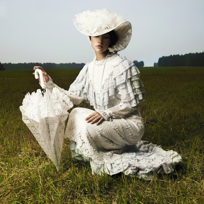 Frau im Weinlesekleid stockfotos Frau im Weinlesekleid stockfotos